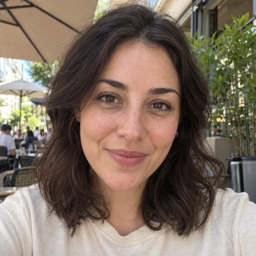 Zeynep Uysal profil fotoğrafı